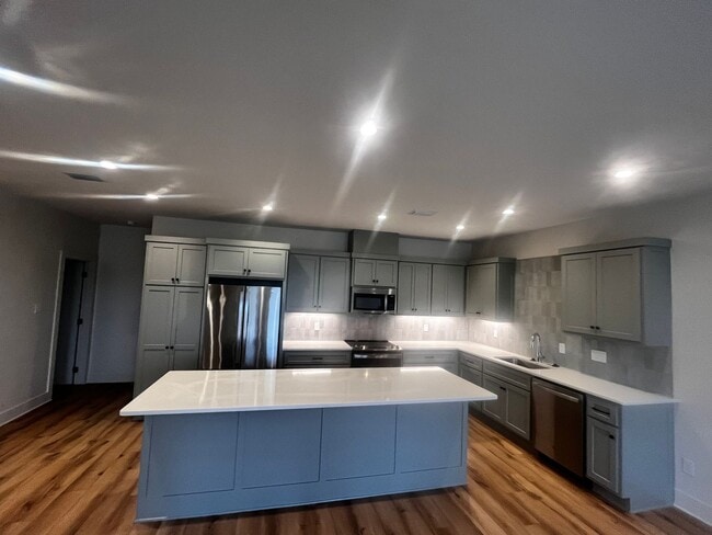 Building Photo - Argenta!