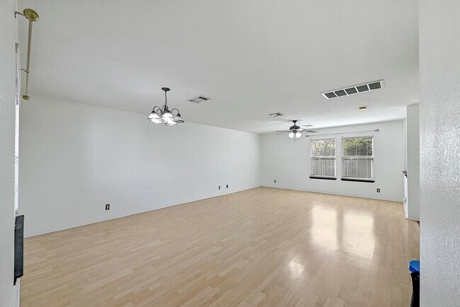 Building Photo - 102 Cannery Cove