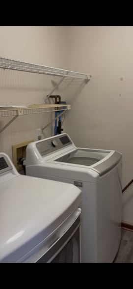 Laundry - 815 Meadowview Ln