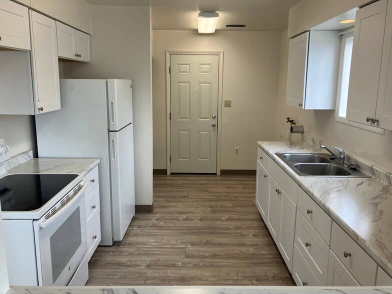 Kitchen - 1032 Lowry St