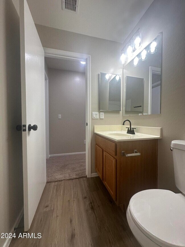 Building Photo - 2488 E Meadow Lark Way