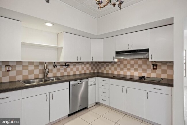 Building Photo - 6072 Main St