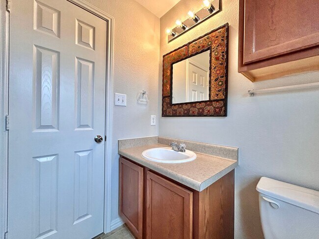 Building Photo - Move-In Ready 3/BR 2.5/BA Home with Spacious Layout & Modern Finishes
