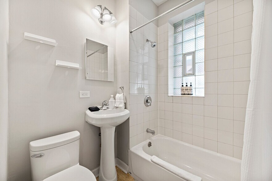 Building Photo - 2503 W Harrison St