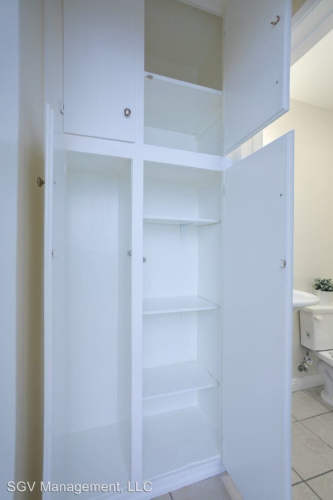 Building Photo - 518 E Washington Blvd