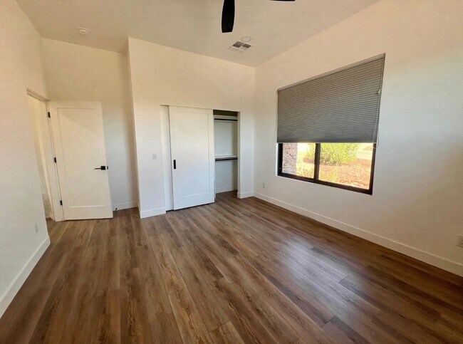 Building Photo - 485 Windsong Dr