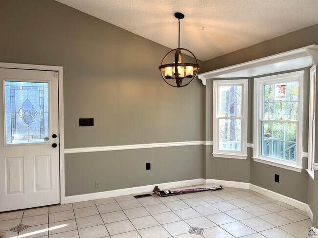 Building Photo - 981 Santa Fe Trail