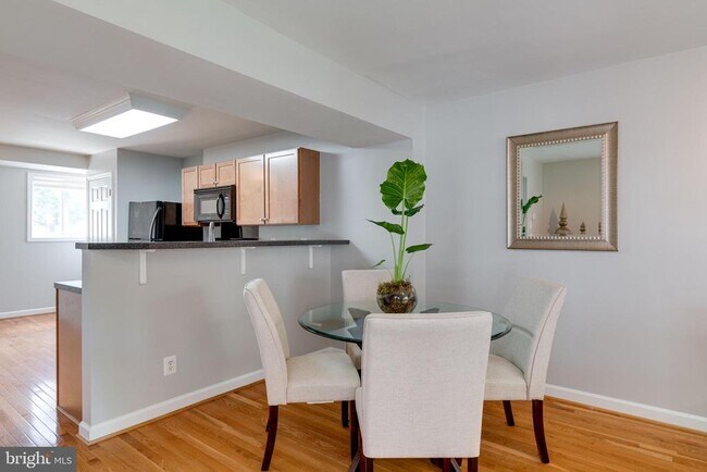 Building Photo - 1617 N Van Dorn St