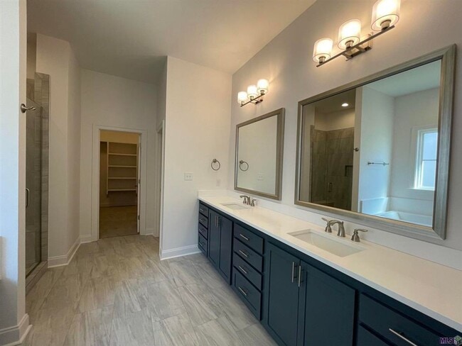 Building Photo - 4 Bedroom House in Materra with Fenced Yard