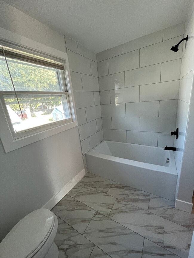 Main bath - 2 Water Tower Rd