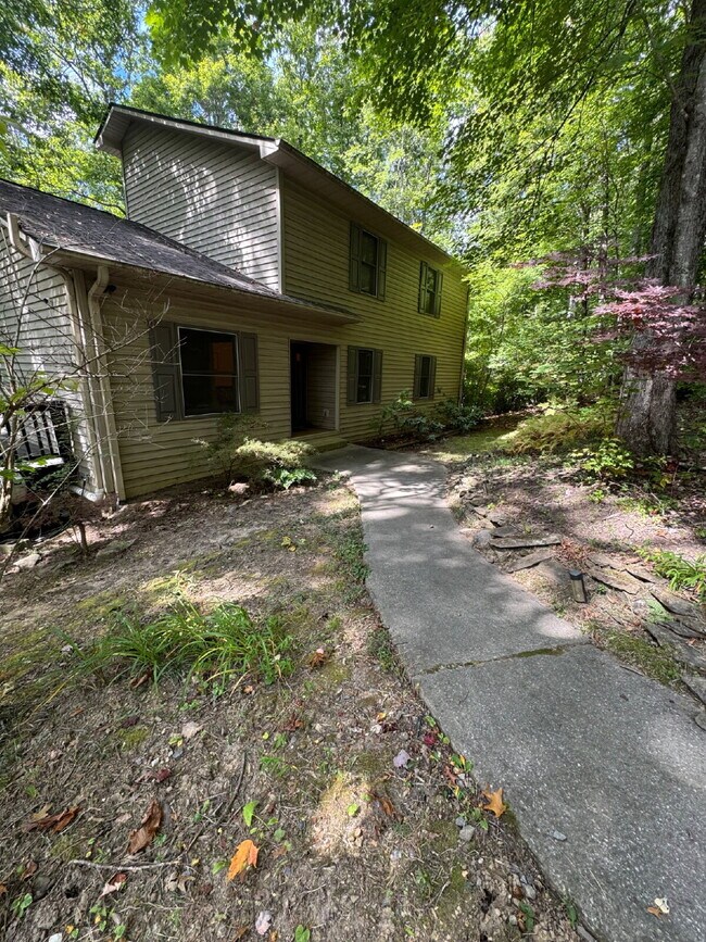 Building Photo - Fairview home 5 bedroom 3 1/2 bathroom home