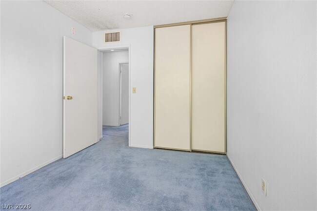 Building Photo - 6951 Wedgewood Way