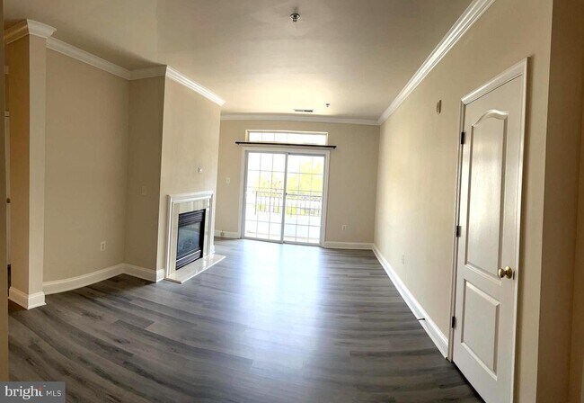 Building Photo - 5900 Whaleboat Dr