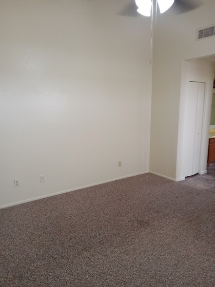 Building Photo - 9819 E La Palma Ave