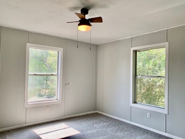 Building Photo - 1907 Avenue C