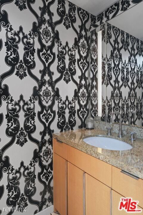 Building Photo - 2726 Montana Ave