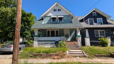 Building Photo - Spacious 4-bedroom, 1-bath home in Akron