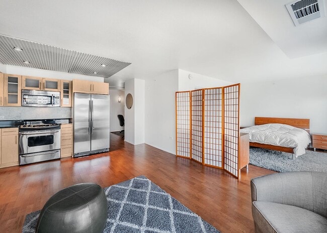 Building Photo - Clean and Bright Studio Apartment Downtown at The Montage- Utilities included!