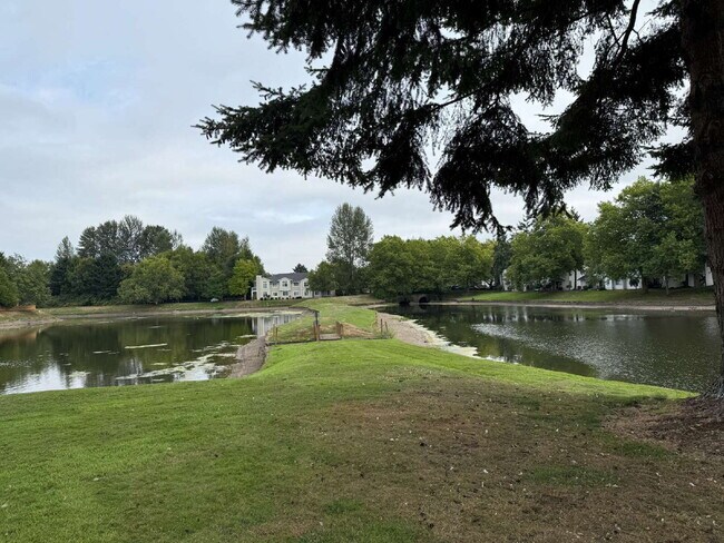 Building Photo - The Lakes @ Kent Community Condo Unit Avai...