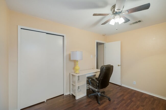 Building Photo - 7037 Lynn Lake Dr