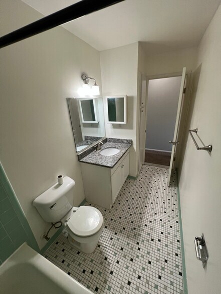 Building Photo - 19815 E 14 Mile Rd