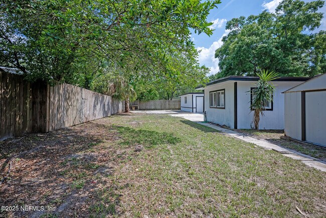 Building Photo - 2565 Burlingame Dr W