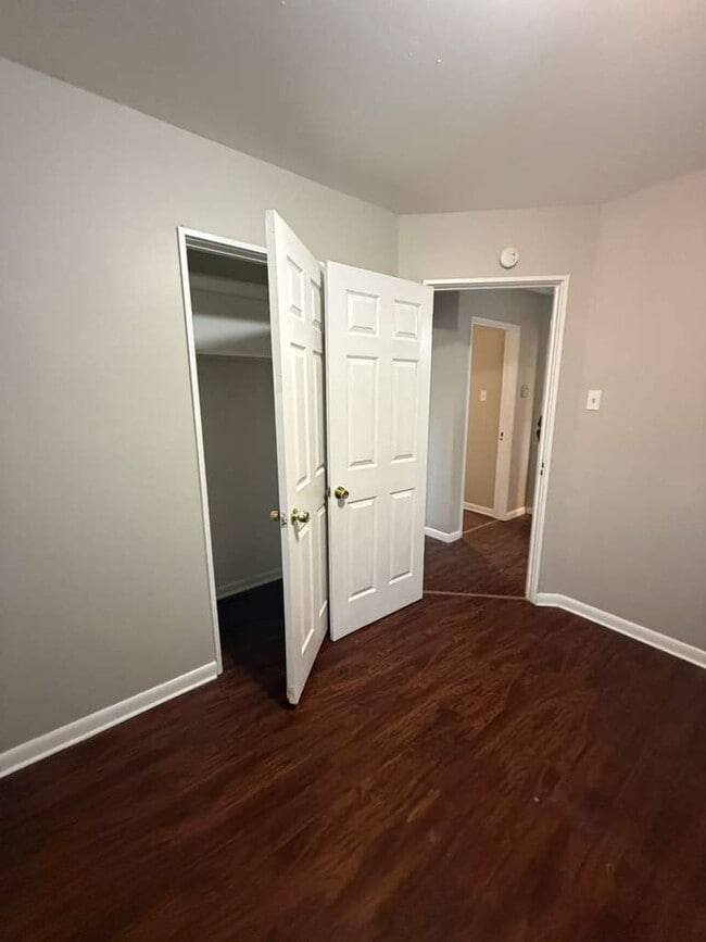 Building Photo - "Charming 3-Bedroom Gem on Walker Avenue – Cozy Living in St. Louis!"  Section 8 Welcome