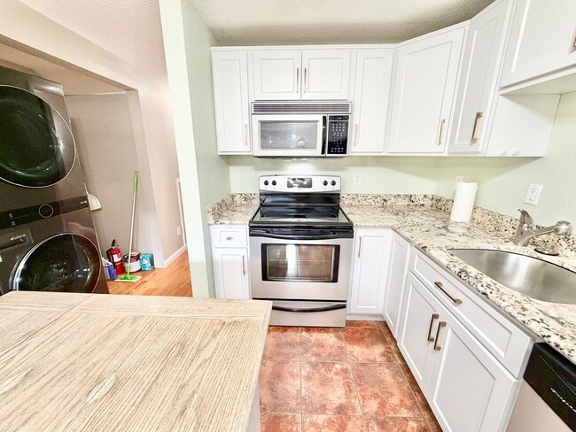 Building Photo - Wheat Ridge 2-story