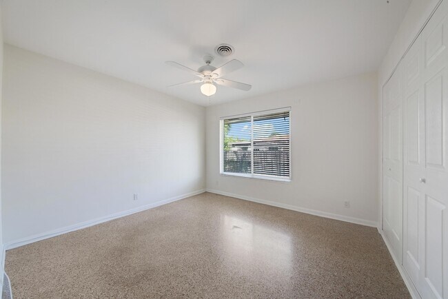 Building Photo - 2022 Collier Ave