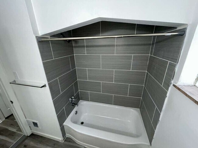 Building Photo - New Renovated 3 Bedroom Bungalow