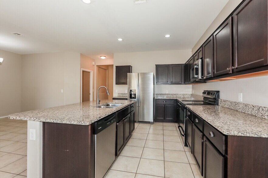 Building Photo - 5032 E Black Opal Ln