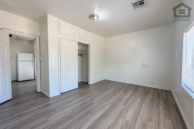 Building Photo - 2Bed/1Bath Apartment at Camelback Rd/Central Ave! Ready for Immediate Move-In! – NO HOA!