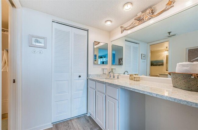 Building Photo - 6322 Palma Del Mar Blvd S