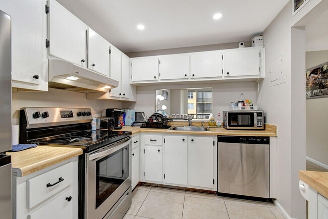 Building Photo - 777 S Federal Hwy