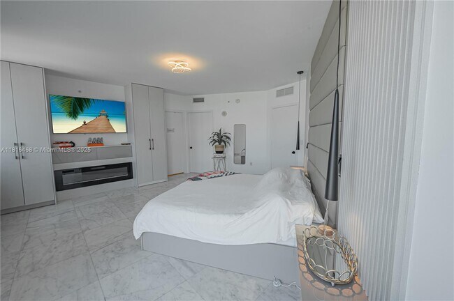 Building Photo - 18201 Collins Ave