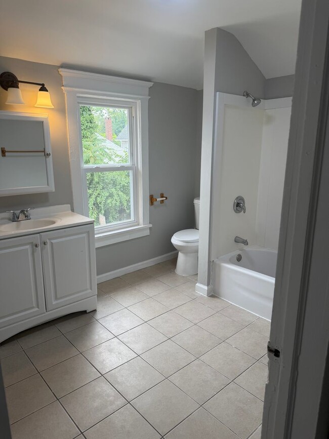 Building Photo - Recently Renovated 3-Bedroom, 1-Bath Home in Pleasantville