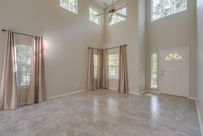 Building Photo - 147 Shelter Rock Ct