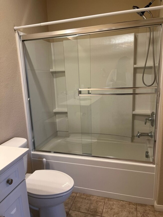Building Photo - 3 bedroom 2 bathroom Home available in 55+...