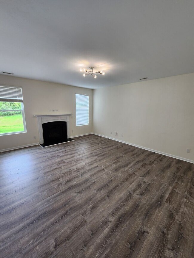 Building Photo - 1205 Willowcrest Rd
