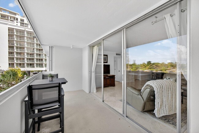 Building Photo - 3640 N Ocean Dr