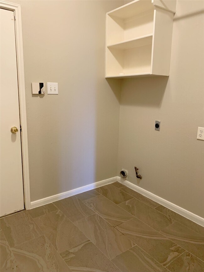 Building Photo - 4411 W Thunderwood Cir