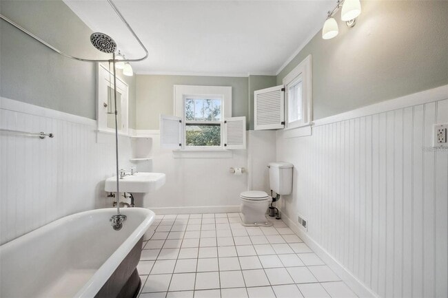 Building Photo - 455 13th Ave NE