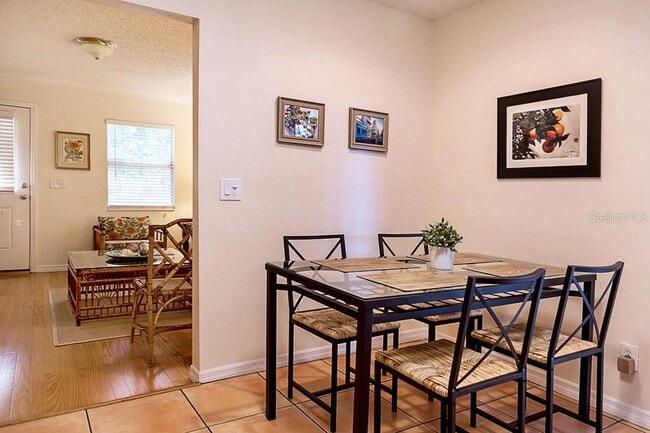 Building Photo - 213 W Alfred St