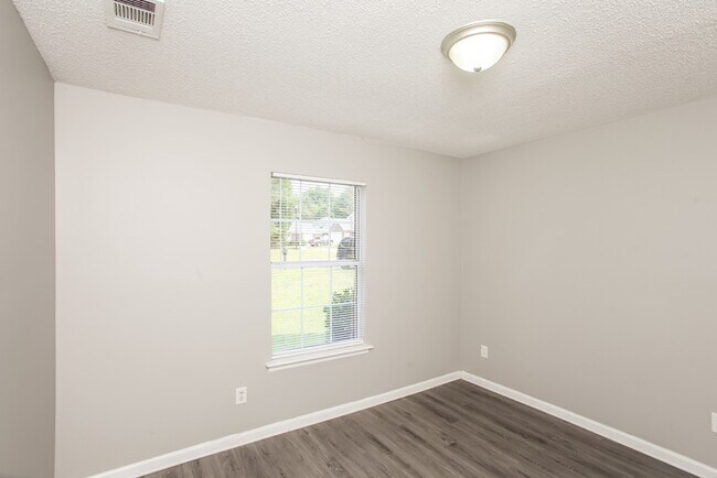 Building Photo - 1223 Lykes Ln