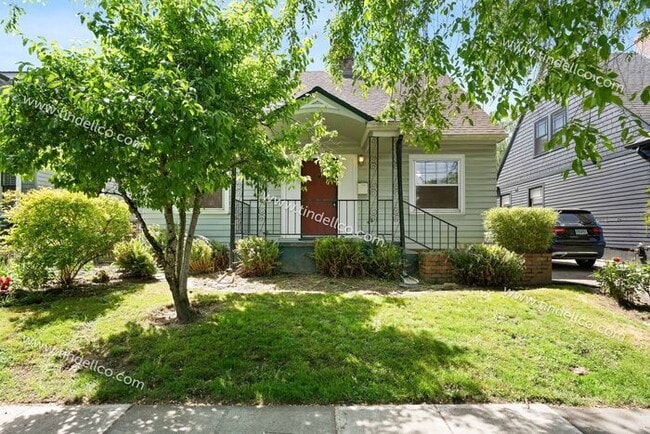 Building Photo - Charming Hosford-Abernethy Craftsman – 3 Bedroom Home w/ Fenced Yard - Pets Welcome!