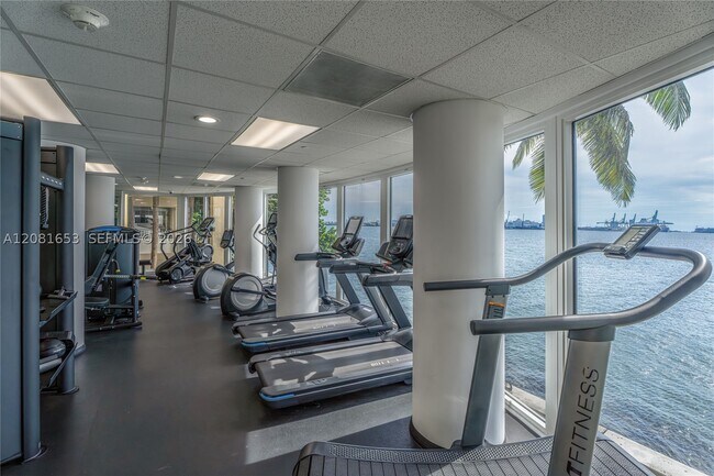 Building Photo - 770 Claughton Island Dr