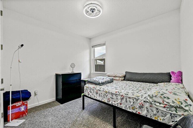 Building Photo - 2037 Wilsons Warbler Dr