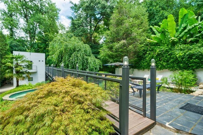 Building Photo - 114 Lindbergh Drive NE