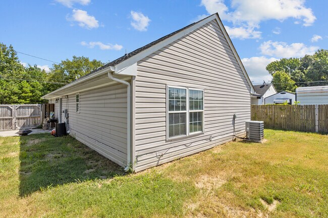 Building Photo - 2206 Berkley Ave