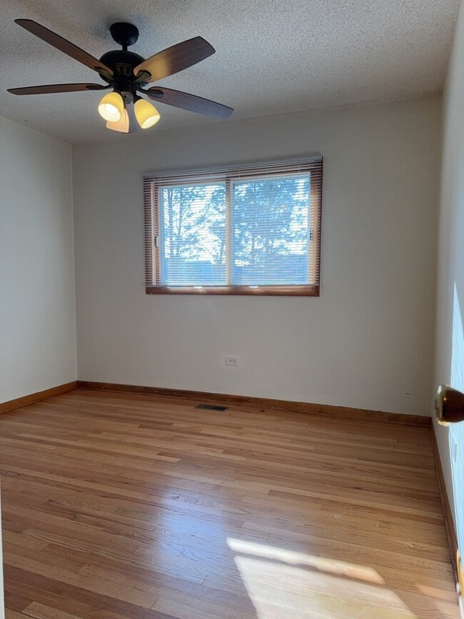 Building Photo - 580 N State St